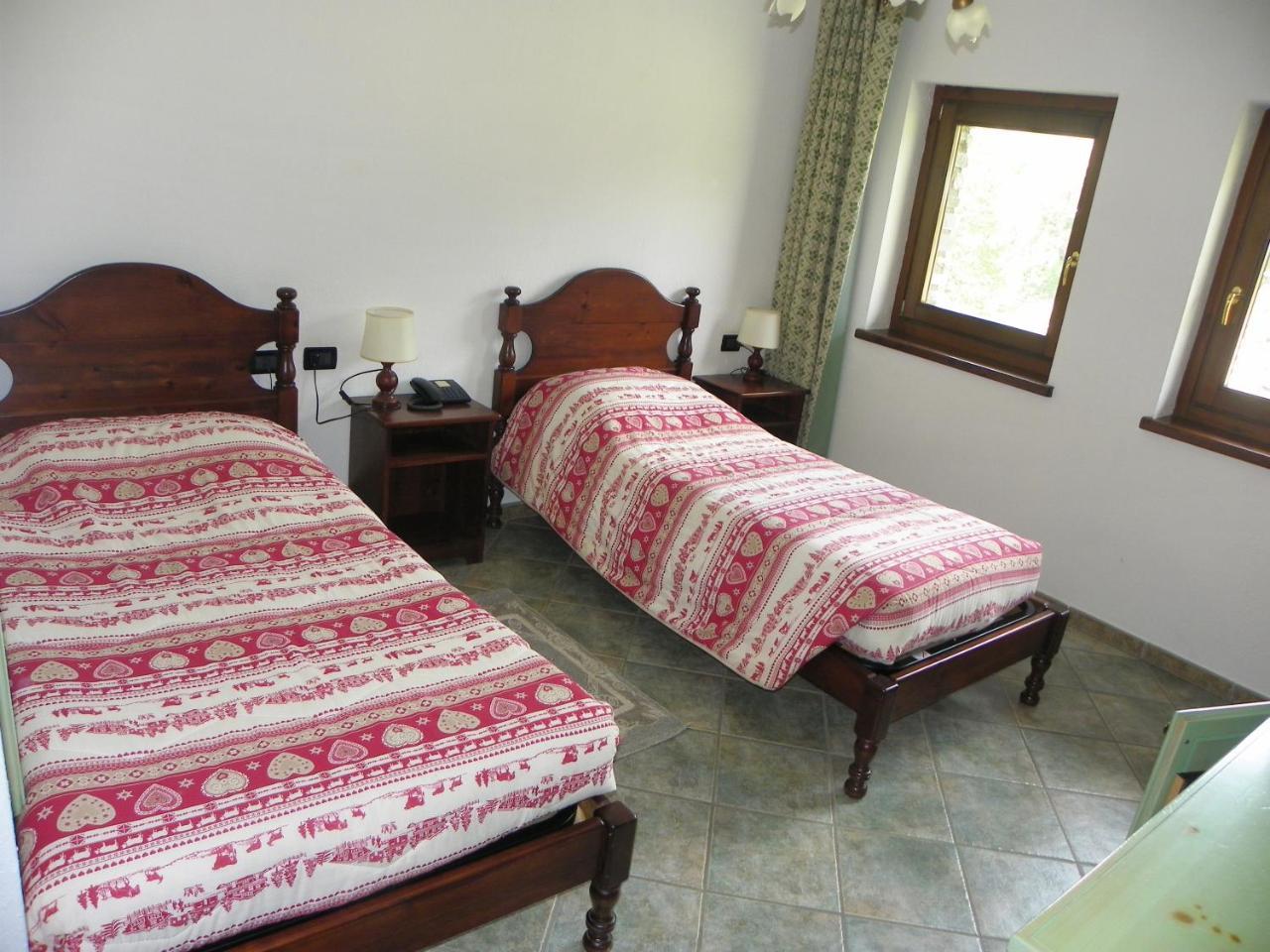 Hotel Les Granges Ла-Тюйль Экстерьер фото